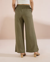 Load image into Gallery viewer, 4221A Loom Slit-Hem Linen Trousers