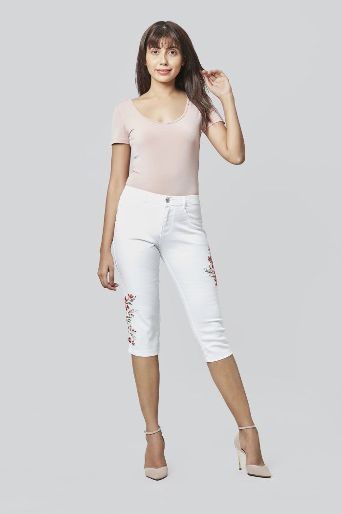 3006 Women's Embroidered Capri Pants