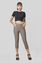 Load image into Gallery viewer, 3014 Women&#39;s Knitted Capri Pants
